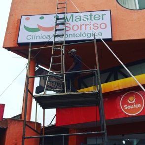 Fachada Master Sorriso em instalação